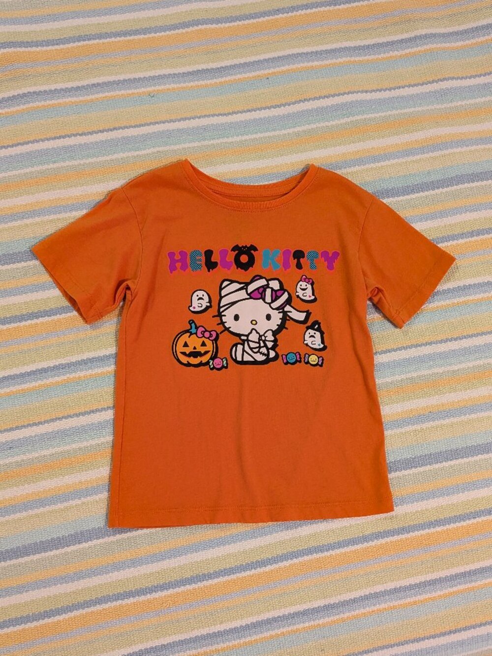 Hello Kitty orange Halloween shirt XS 4/5